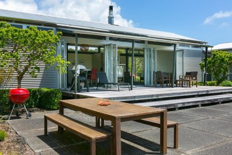 Photo of property in 129 Richmond Road, Brixton, New Plymouth, 4373