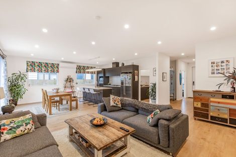 Photo of property in 5 Ropere Street, Kumeu, 0810