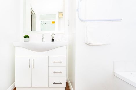 Photo of property in 8c Broadbent Street, Riccarton, Christchurch, 8041