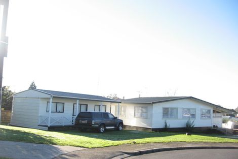 Photo of property in 5 Rondorlyn Place, Manurewa, Auckland, 2102