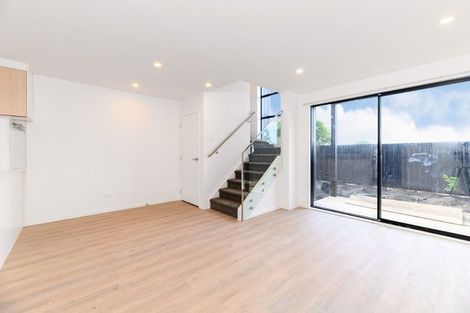 Photo of property in 4/60 Triangle Road, Massey, Auckland, 0614