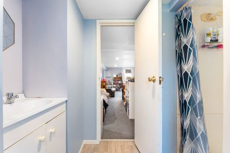 Photo of property in 49 Pupuke Road, Birkenhead, Auckland, 0627