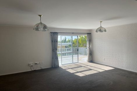Photo of property in 2 Kerlin Crescent, West Harbour, Auckland, 0618