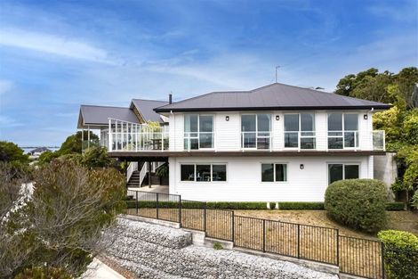 Photo of property in 19 The Brae, Mount Pleasant, Christchurch, 8081