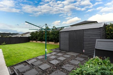 Photo of property in 17 Eric Farley Drive, Kumeu, 0810