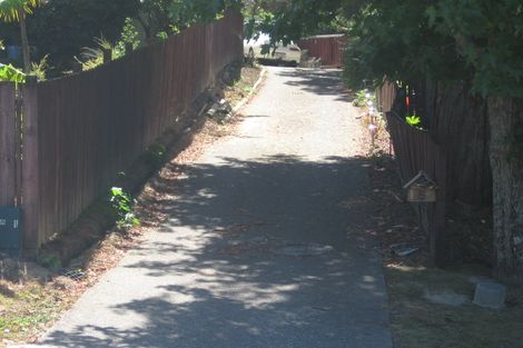 Photo of property in 5 Mcquoid Place, Glenfield, Auckland, 0629