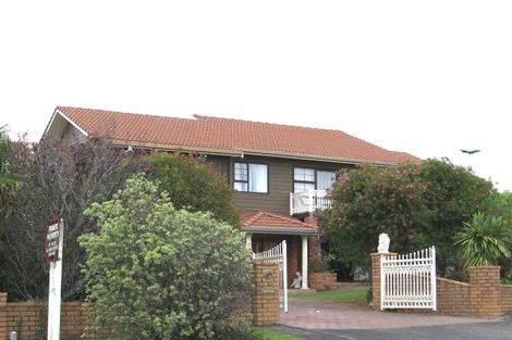 Photo of property in 14 Milwaukee Place, Glendene, Auckland, 0602