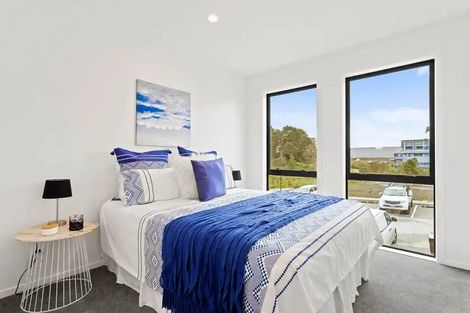 Photo of property in 27 Meg Lane, Glen Eden, 0602