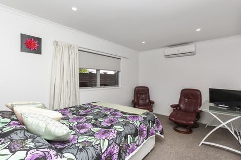 Photo of property in 2a Portland Drive, Highlands Park, New Plymouth, 4312