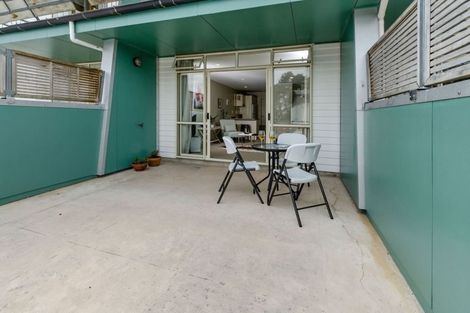 Photo of property in 2b/20 Ian Marwick Place, Birkenhead, Auckland, 0626