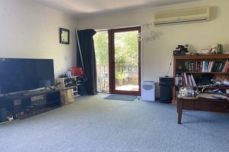Photo of property in 186 Newlands Road, Newlands, Wellington, 6037