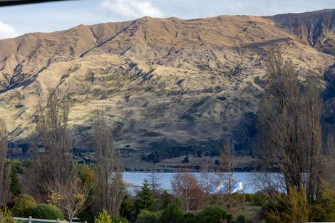 Photo of property in 5 Valley Crescent, Wanaka, 9305