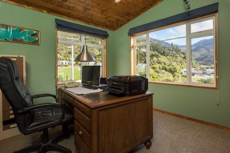 Photo of property in 27 The Parade, Okiwi Bay, French Pass, 7193