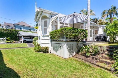 Photo of property in 31 Shoal Bay Road, Devonport, Auckland, 0624