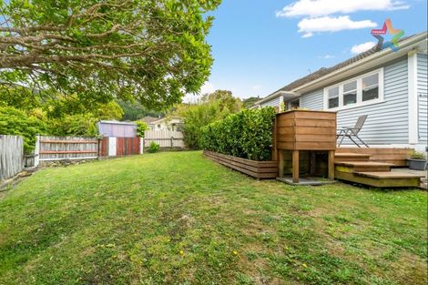 Photo of property in 35 Lees Grove, Wainuiomata, Lower Hutt, 5014