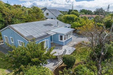 Photo of property in 24 Queens Road, Waikanae Beach, Waikanae, 5036