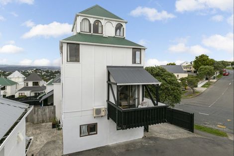 Photo of property in 140 Akaroa Drive, Maupuia, Wellington, 6022