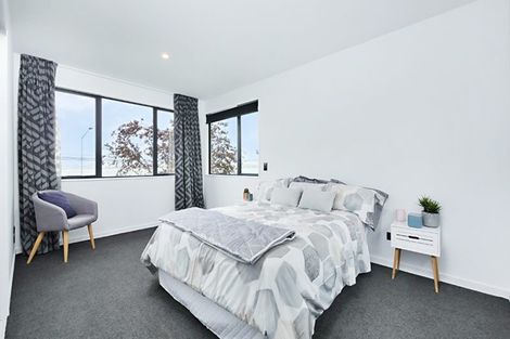 Photo of property in 1 Te Awakura Terrace, Mount Pleasant, Christchurch, 8081