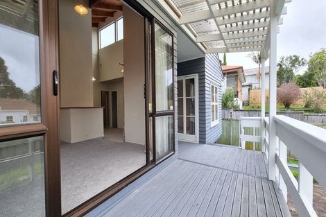 Photo of property in 2 Graham Collins Drive, Windsor Park, Auckland, 0632