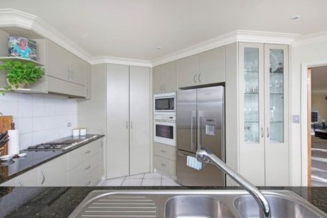 Photo of property in 2 Beach Road, Mellons Bay, Auckland, 2014