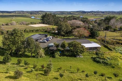 Photo of property in 207 Mangakura Road, Helensville, 0875