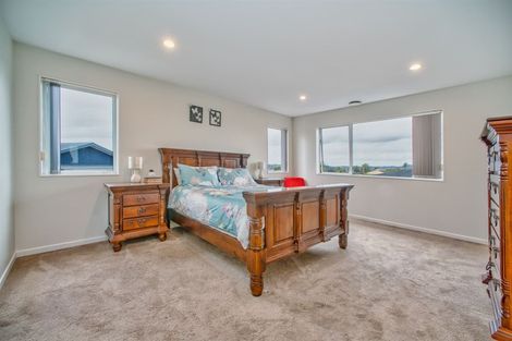 Photo of property in 11 San Casello Rise, Henderson, Auckland, 0612