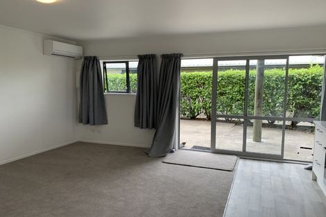 Photo of property in 28 John Dee Crescent, Red Beach, 0932