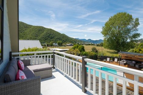 Photo of property in 1 Beach Road, Waikawa, Picton, 7220