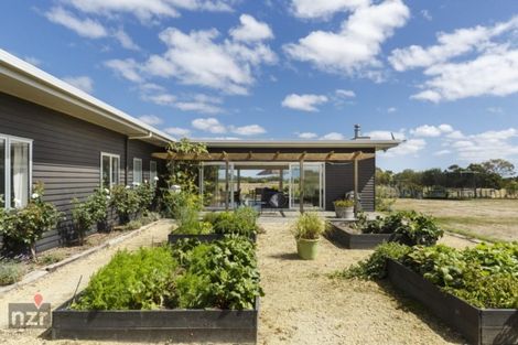 Photo of property in 743 Stoney Creek Road, Bunnythorpe, Palmerston North, 4470