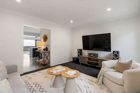 Photo of property in 19 Prestbury Grove, Churton Park, Wellington, 6037