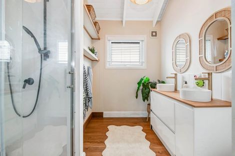 Photo of property in 61 Brian Crescent, Stanmore Bay, Whangaparaoa, 0932