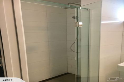 Photo of property in 20 Vienna Place, Birkenhead, Auckland, 0626