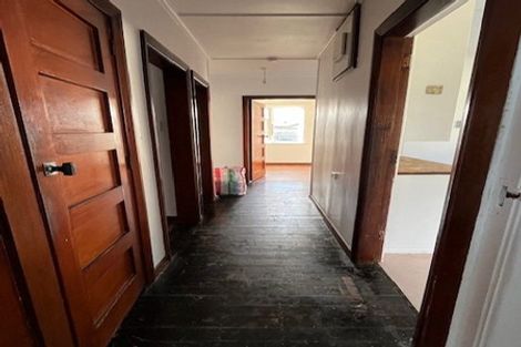 Photo of property in 2/23 Pitcairn Crescent, Bryndwr, Christchurch, 8053