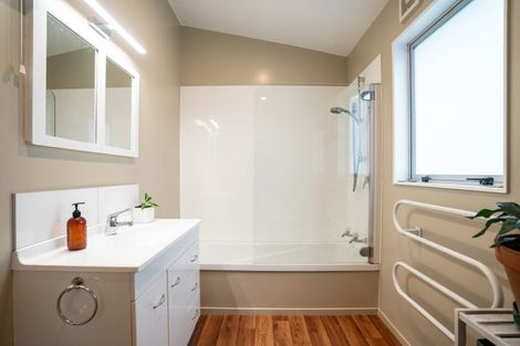 Photo of property in 12 Fiona Grove, Karori, Wellington, 6012