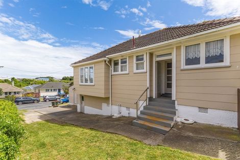 Photo of property in 34 Dimock Street, Titahi Bay, Porirua, 5022