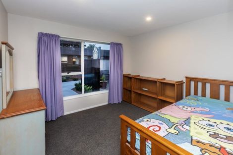 Photo of property in 28 Denniston Crescent, Redwood, Christchurch, 8051