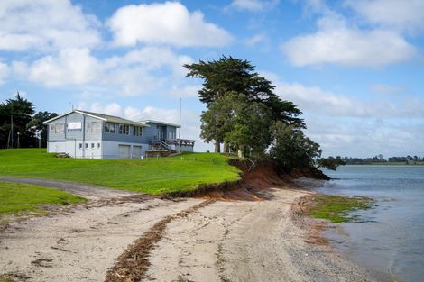 Photo of property in 3 Uatoto Road, Clarks Beach, 2122