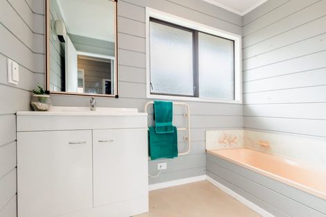 Photo of property in 4 Oakwood Grove, Paraparaumu Beach, Paraparaumu, 5032