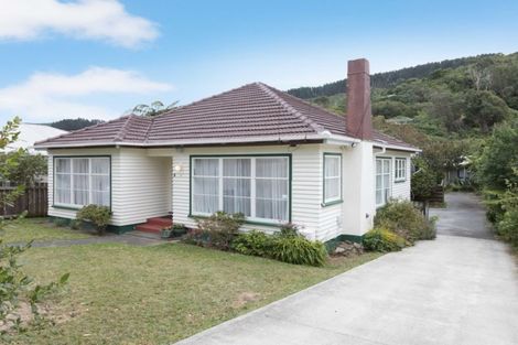 Photo of property in 5 Franklyn Road, Tawa, Wellington, 5028