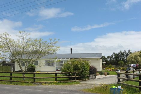 Photo of property in 102 Boord Crescent, Kumeu, 0891
