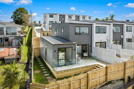 Photo of property in 6/737 East Coast Road, Browns Bay, Auckland, 0630