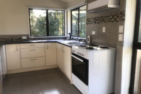 Photo of property in 17 Poplar Road, Stanmore Bay, Whangaparaoa, 0932