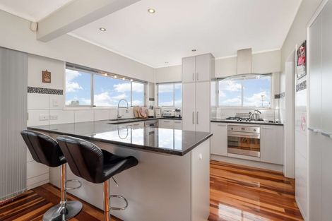 Photo of property in 19 Downsview Road, Pakuranga Heights, Auckland, 2010