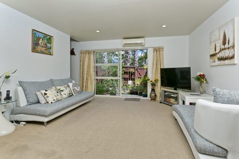 Photo of property in 3/31 Fields Parade, Oteha, Auckland, 0632