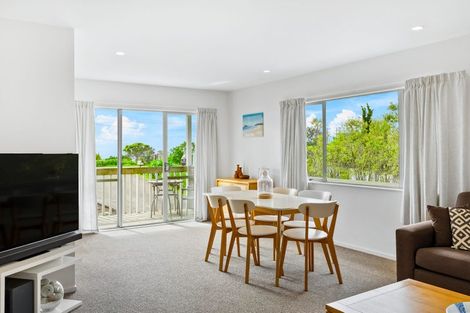 Photo of property in 1/1032 East Coast Road, Fairview Heights, Auckland, 0630