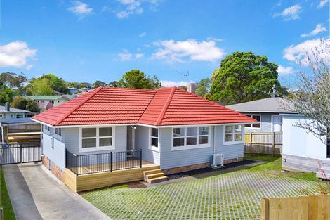 Photo of property in 6 Cajero Place, Green Bay, Auckland, 0604