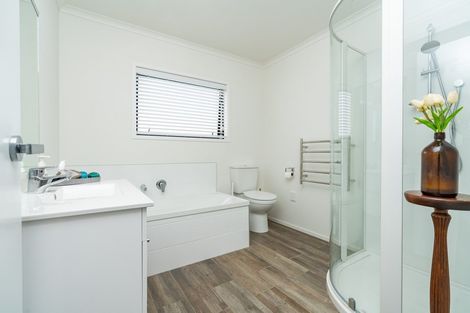 Photo of property in 4 Kuaka Crescent, Mangawhai, 0505