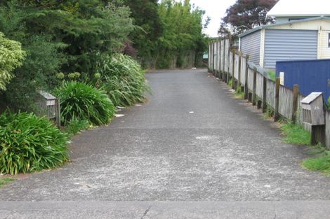 Photo of property in 2/25 Patts Avenue, Glendene, Auckland, 0602