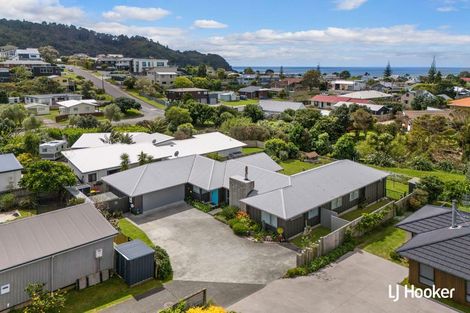 Photo of property in 17 Browns Drive, Waihi Beach, 3611