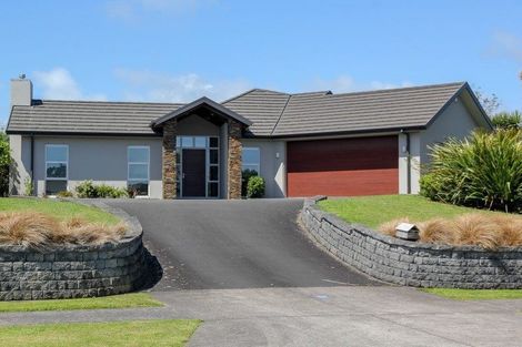 Photo of property in 4 Links Drive, Waiwhakaiho, New Plymouth, 4312